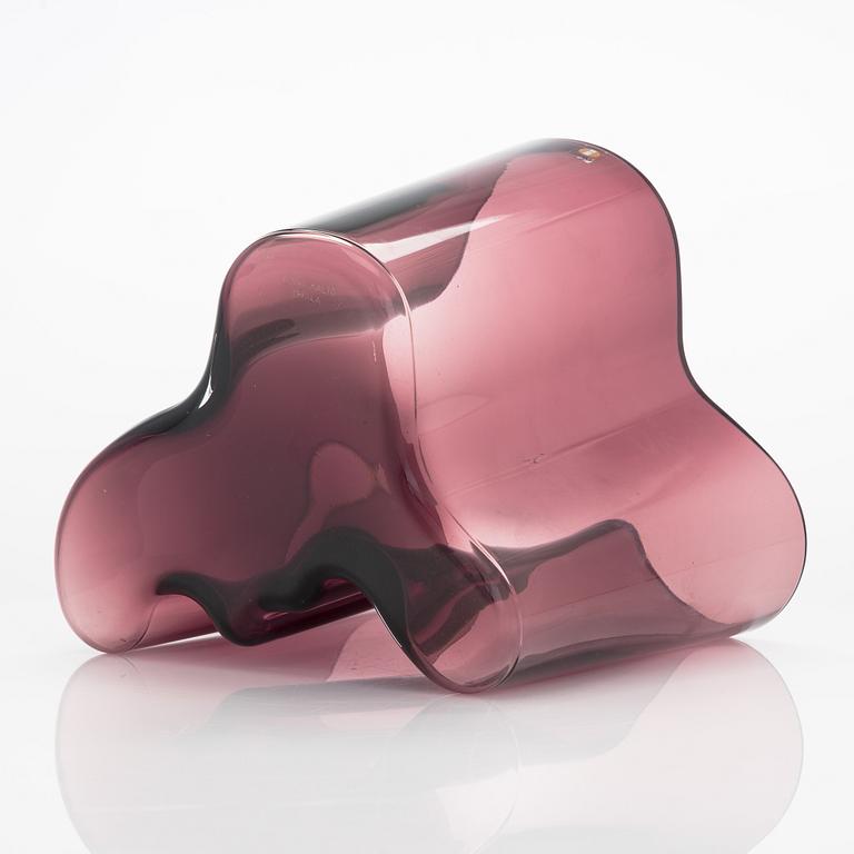 Alvar Aalto, A '3030' vase signed Alvar Aalto. Iittala.