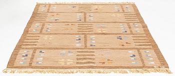 A flat weave carpet, circa 229 x 168 cm.