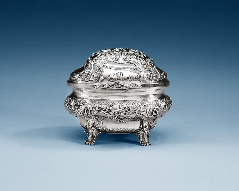 SOCKERSKRIN, silver, rokoko. Johan Pettersson Berg, Norrköping 1762. Ca 322 g.