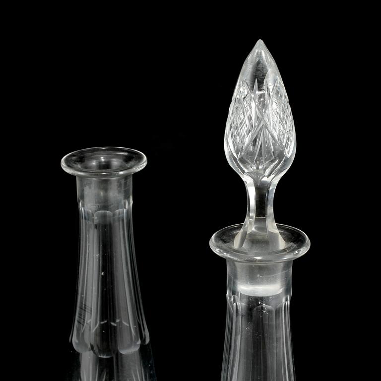 KARAFFER, 2 st, glas, 1900-talets första hälft.