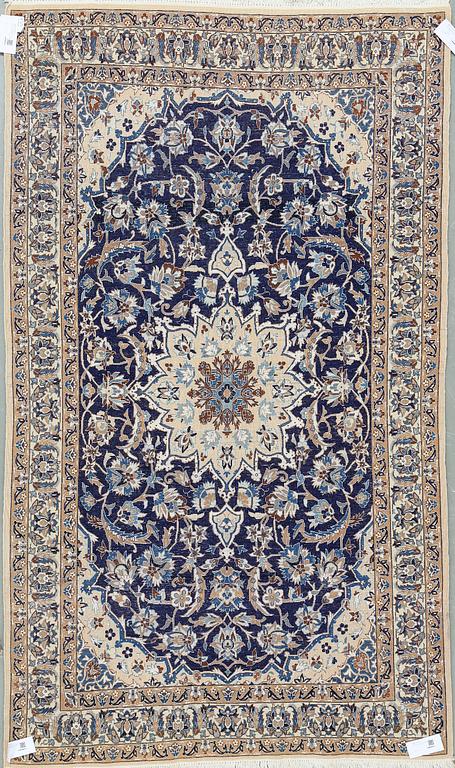 MATTA, sannolikt Nain part silk. Ca 203 x 116,5 cm.