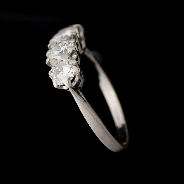 A RING, brilliant cut diamonds, 18K white gold.