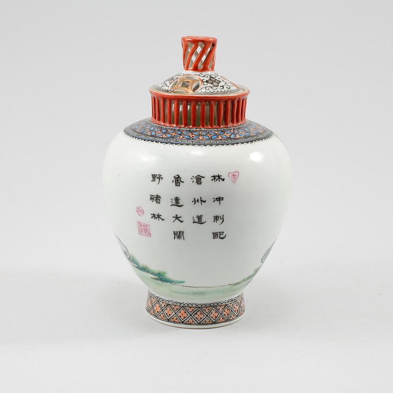 LOCKURNA, porslin, Kina, 1900-tal.