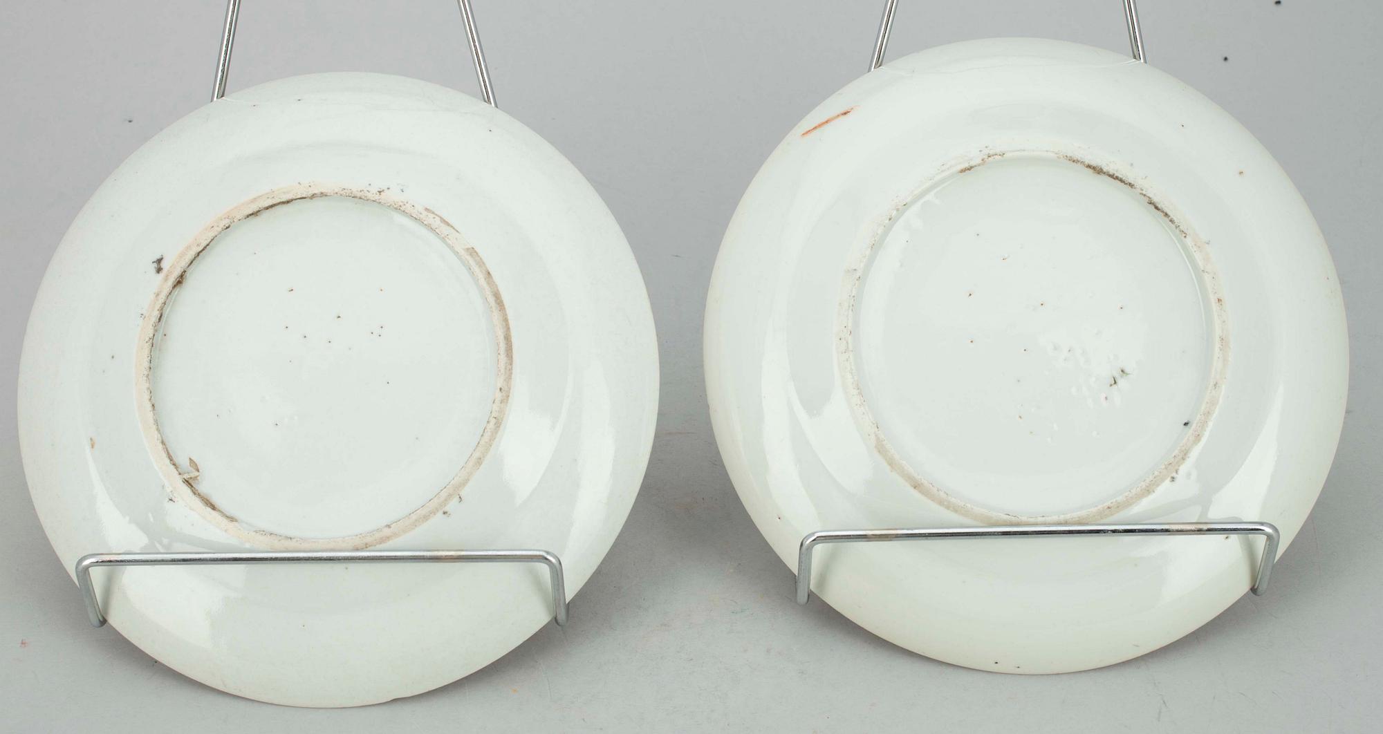 TALLRIKAR, 2 st, porslin, Kina, Kanton, sekelskiftet 1800/1900-tal.