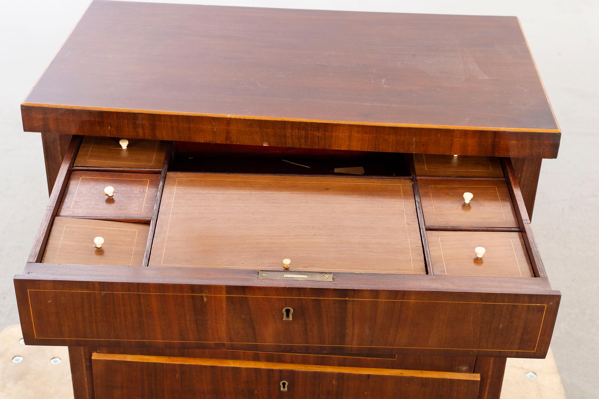 Byrå empire-stil 1900-talets början.