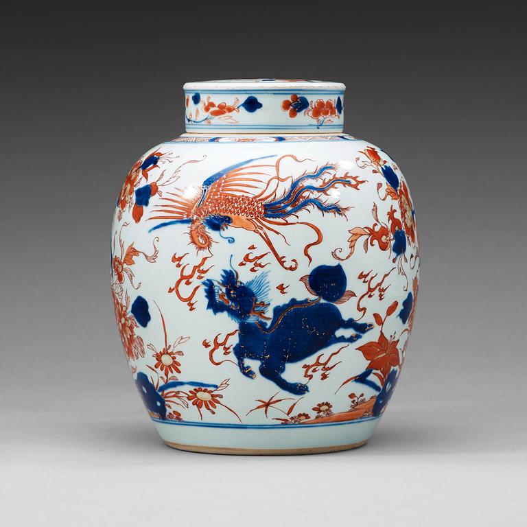 An imari jar with cover, Qing dynasty, Qianlong (1736-95).