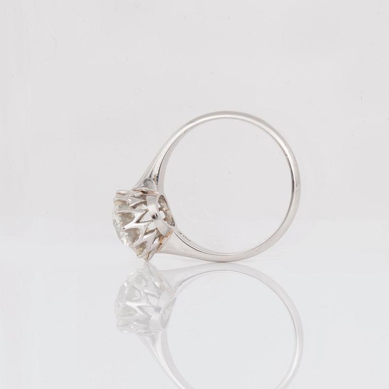 A 3.60 ct old-cut diamond ring. Diamond weight according to engraving. Quality circa J-K/VVS.