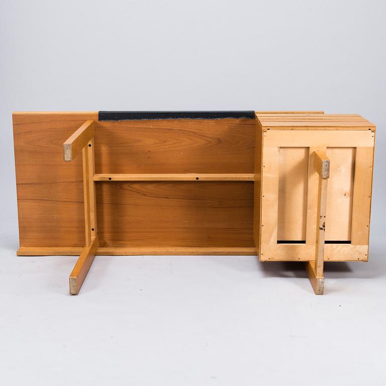 Olavi Hänninen, A 1960s 'Paletti' writing desk for HMN Huonekalu Mikko Nupponen, Lahti, Finland.