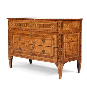 16. A Italien Louis XVI commode.