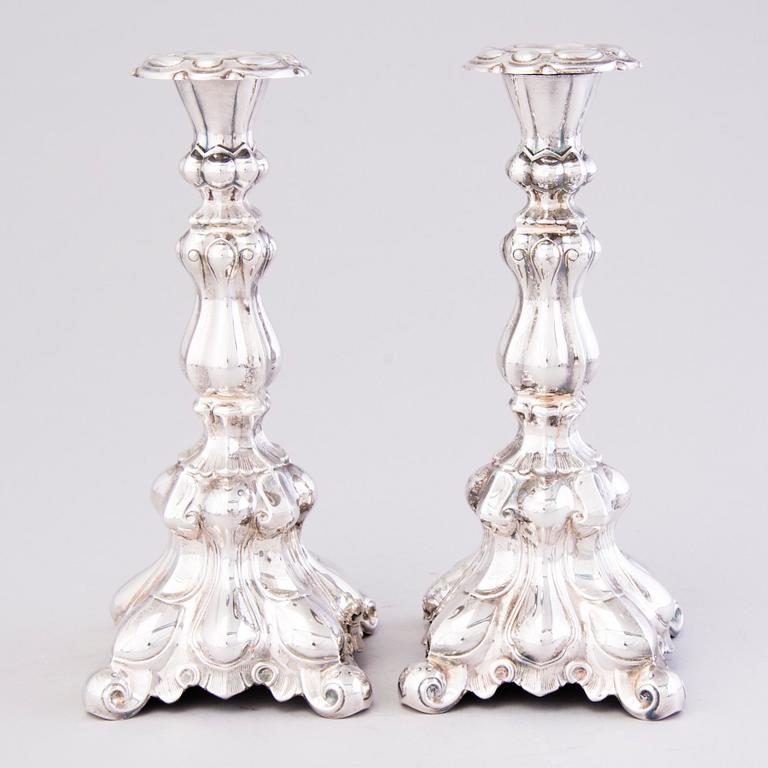 KYNNTILÄNJALKAPARI, hopeaa, rokokootyyli, Kultakeskus Oy, Hämeenlinna, Suomi, 1946.