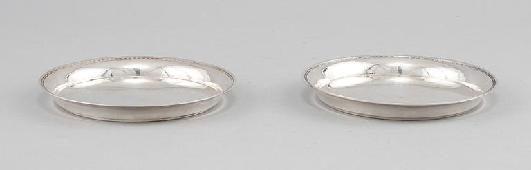 COASTERS, ett par, silver, Borgila, Stockholm, 1928. Vikt 320 g.