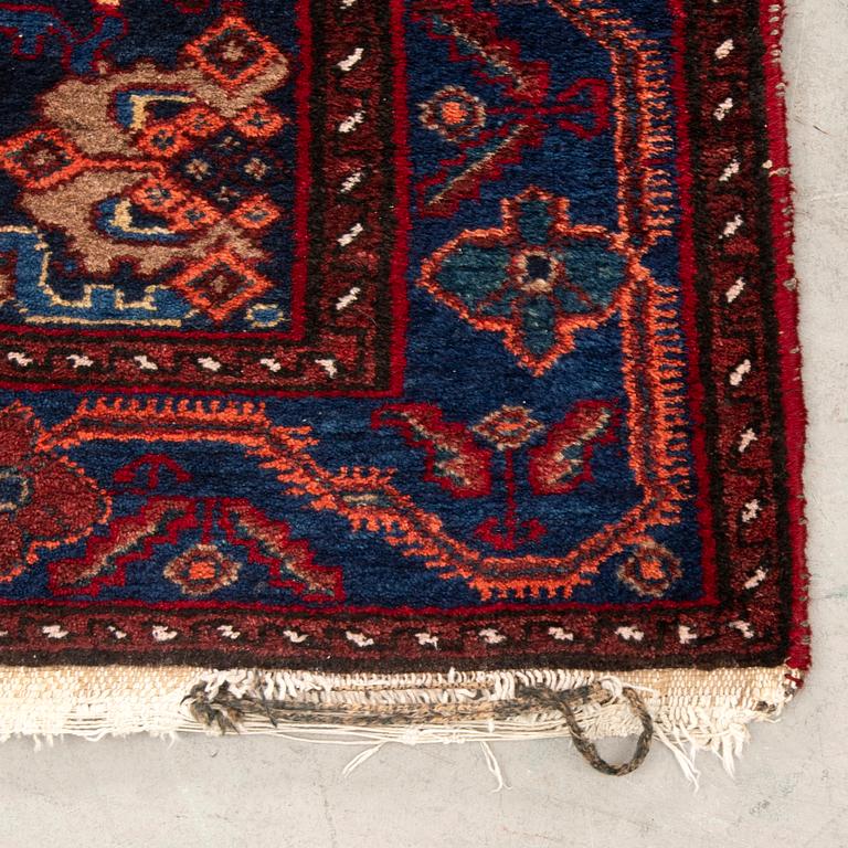 Bachtiari rug semi-antique, approx. 209x130 cm.