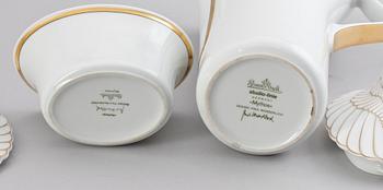 KAFFEKANNA med SOCKERSKÅL, porslin, "Mythos", design Paul Wunderlich, Rosenthal, Tyskland.