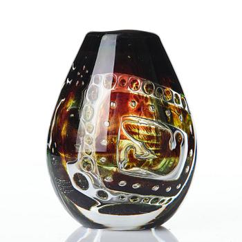 Edvin Öhrström, an Ariel glass vase "The Girl and the Dove", Orrefors 1957, no. 449F.