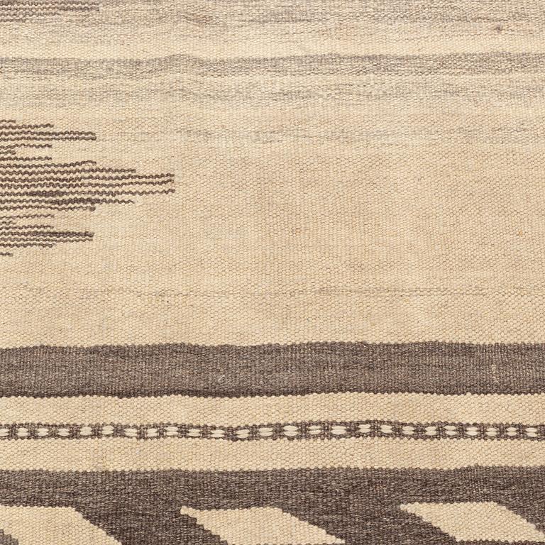 A kilim rug, ca 295 x 196.