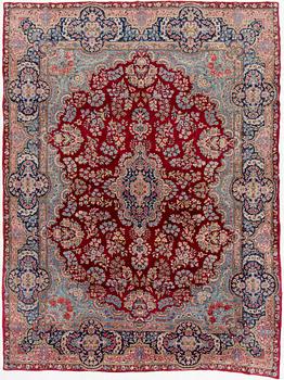 Carpet, Kirman, 365 x 270 cm.