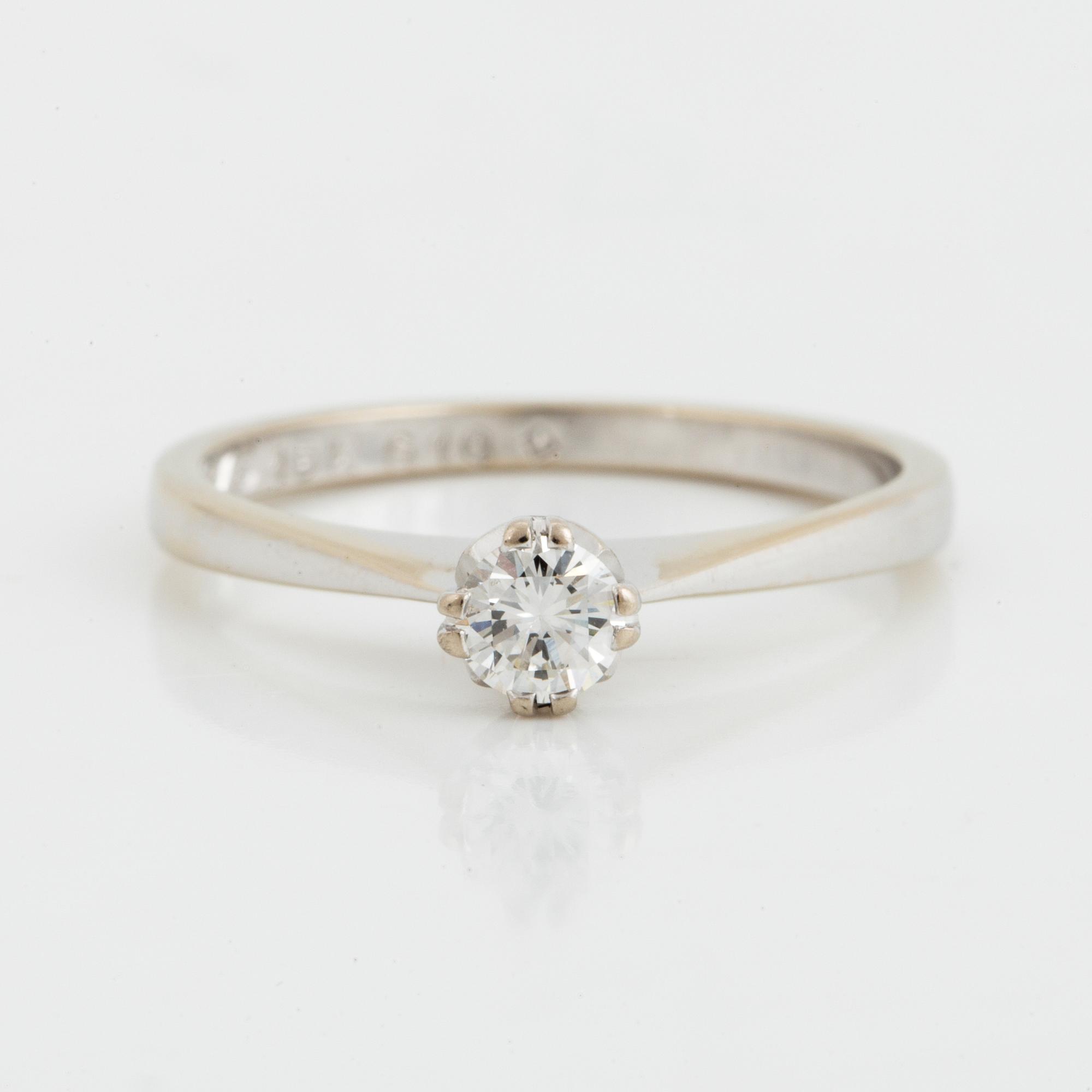 RING, med briljantslipad diamant 0.22 ct enligt gravyr.