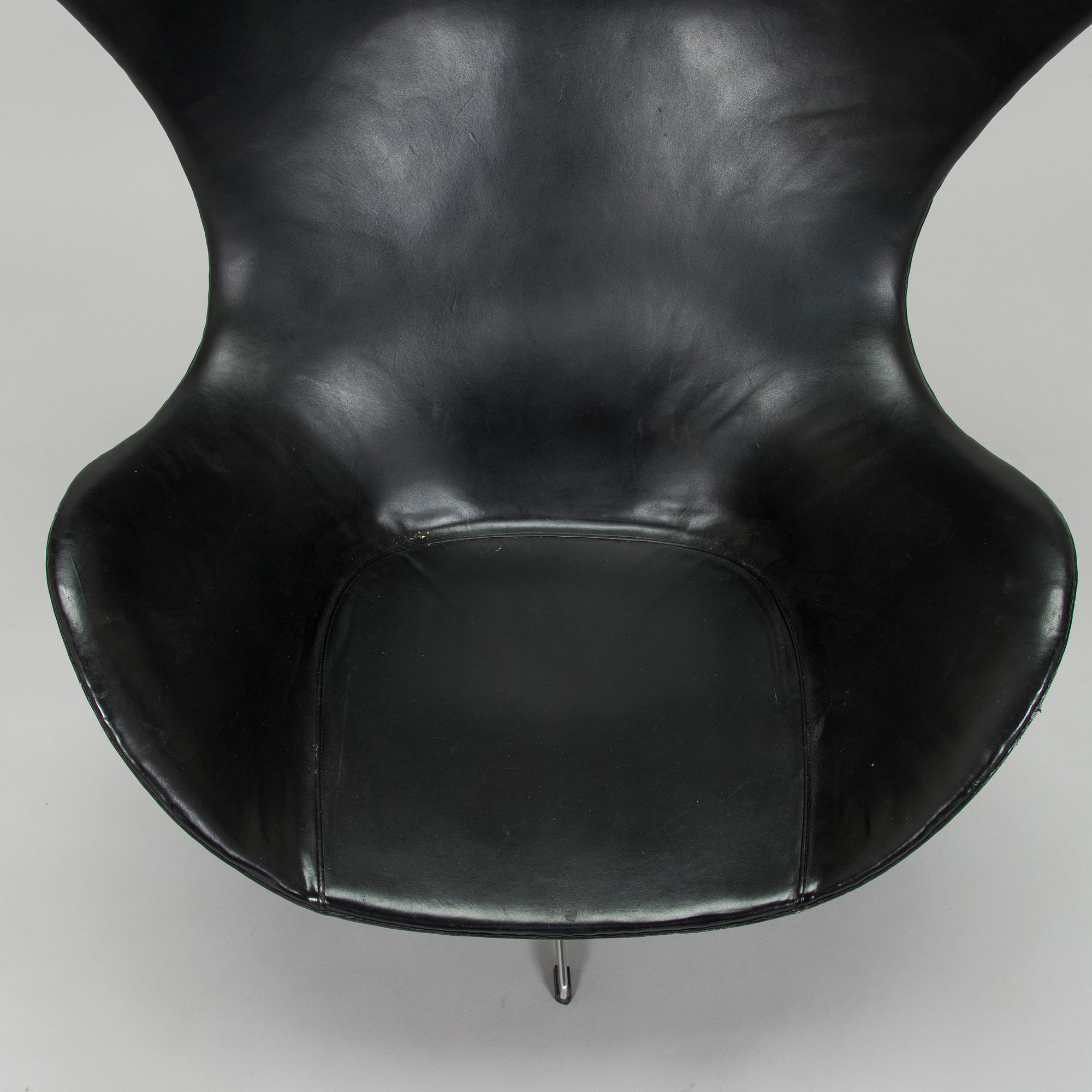 Arne Jacobsen, a black leather "Egg" armchair, Fritz Hansen, Denmark 1960/70s.