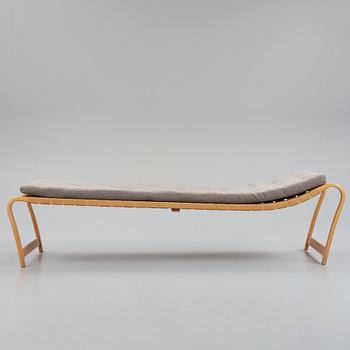 Bruno Mathsson, a Swedish Modern 'Paris' beech daybed, Firma Karl Mathsson Värnamo Sweden, 1940's.