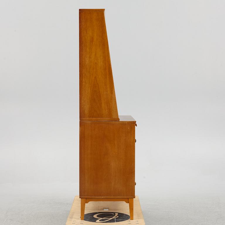 Bokhylla med underskåp, 1960-tal.