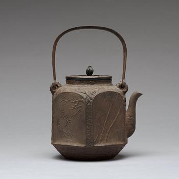 A cast-iron teapot with cover, Japan, Meiji (1868-1912).