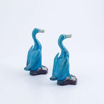 Four turquoise Chinese porcelain duck figurines, late Qing dynasty / around 1900.