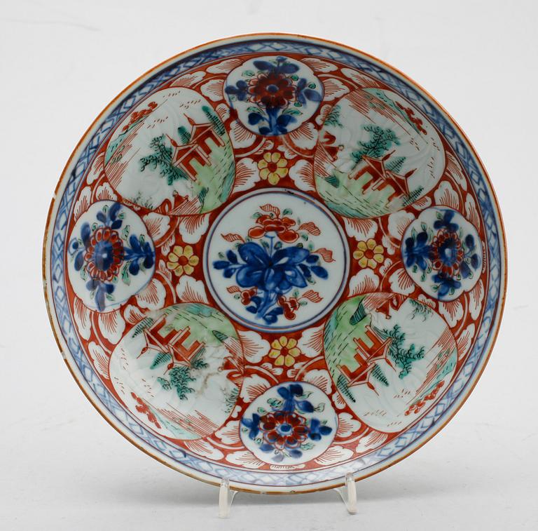FAT, porslin, Kina. Qing dynastin, 1700-tal. S.k. Clobbered.