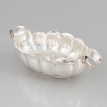 A German silver Art Déco jardinière, mark of  Adolf Mogler, Heilbronn, circa 1925.