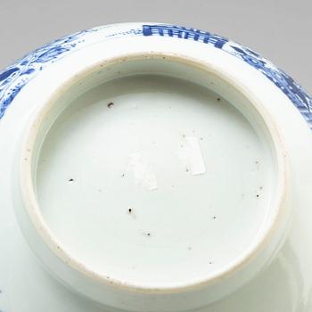 A blue and white punch bowl, Qing dynasty, Qianlong (1736-95).