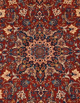 SEMI-ANTIQUE/OLD ESFAHAN. 230 x 156 cm (as well as approximitley 1,5 cm patterned flat weave at each end).