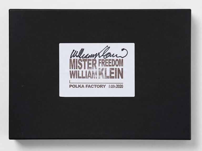 William Klein, ”Mister Freedom koffert - full set edition”, 2020.