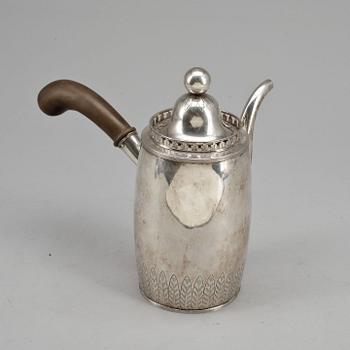 KAFFEKANNA, silver, otydliga mästarstämplar, sannolikt Tyskland, empirestil, omkr 1900. Vikt 765 gram.