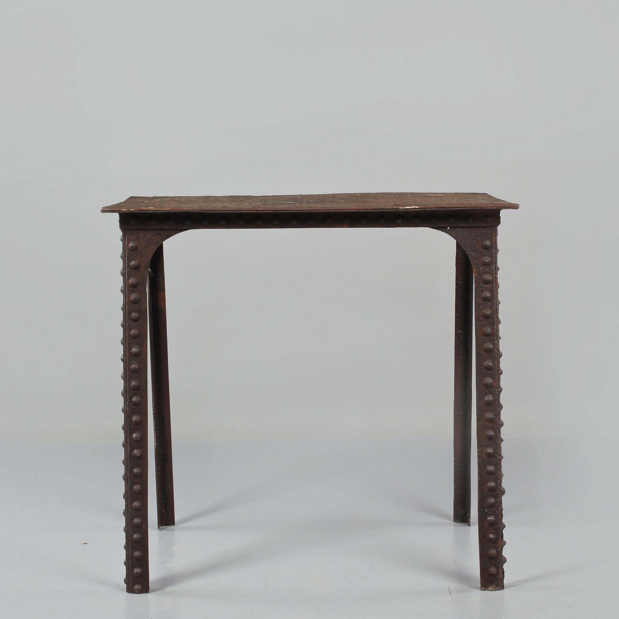 TRÄDGÅRDSBORD, Frankrike, 2000-tal.