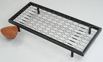 JEAN PROUVÉ & CHARLOTTE PERRIAND, dagbädd med sidobord, "Scal No 450" "Antony", Frankrike, ca 1954.