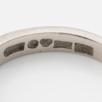 Ring in 18K white gold with brilliant-cut diamonds.
