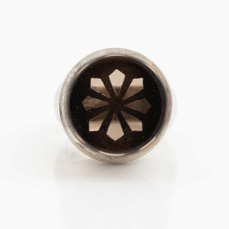 Sigurd Persson, ring, 18K vitguld med rökkvarts, Stockholm 1963.