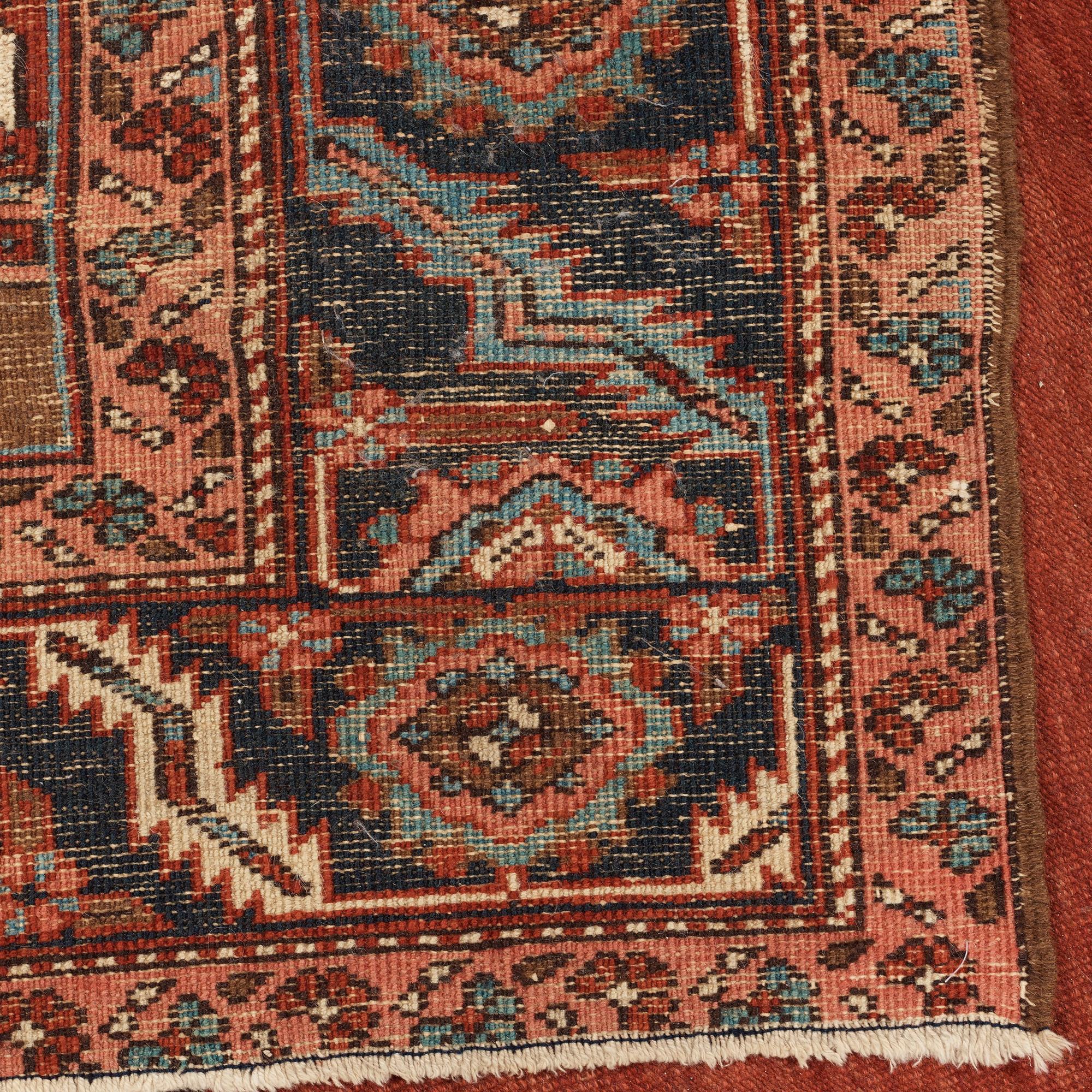 CARPET. Antique Heriz. 366,5 x 293 cm.
