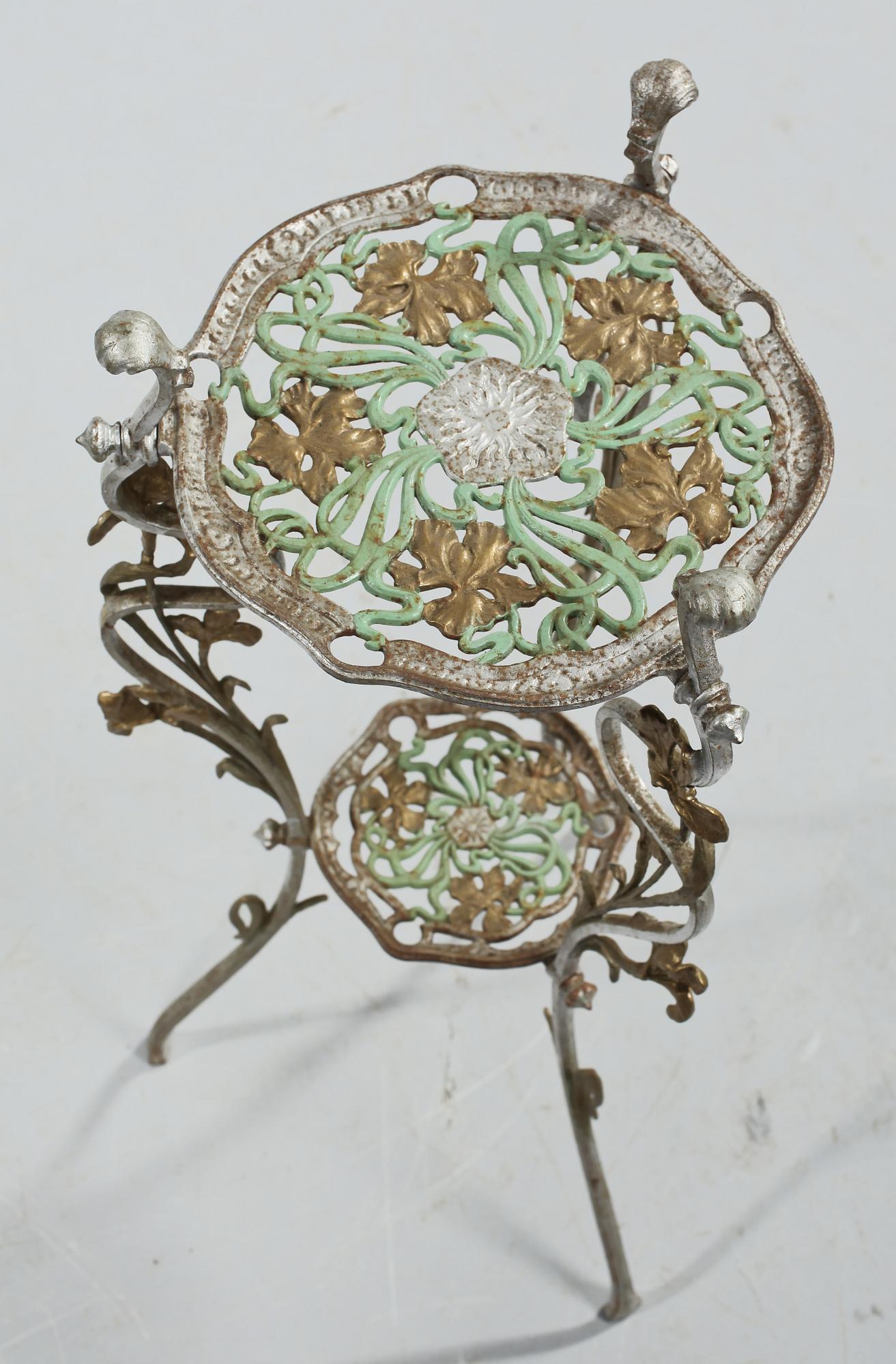 PIEDESTAL, jugend, 1900-talets första hälft.