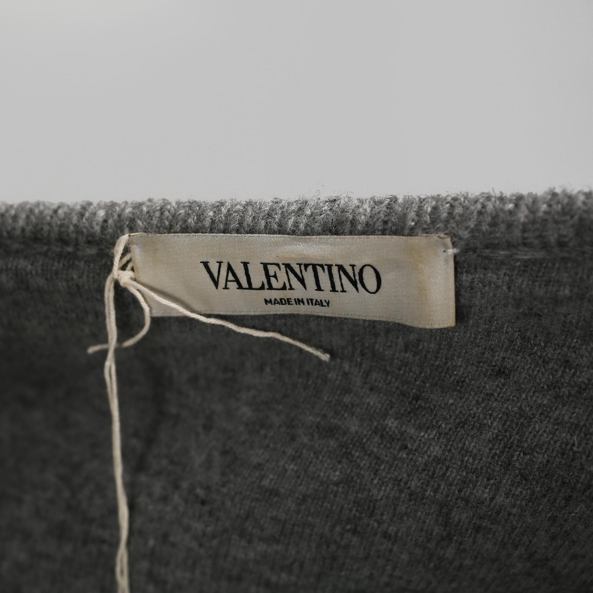 CAPE, Valentino.