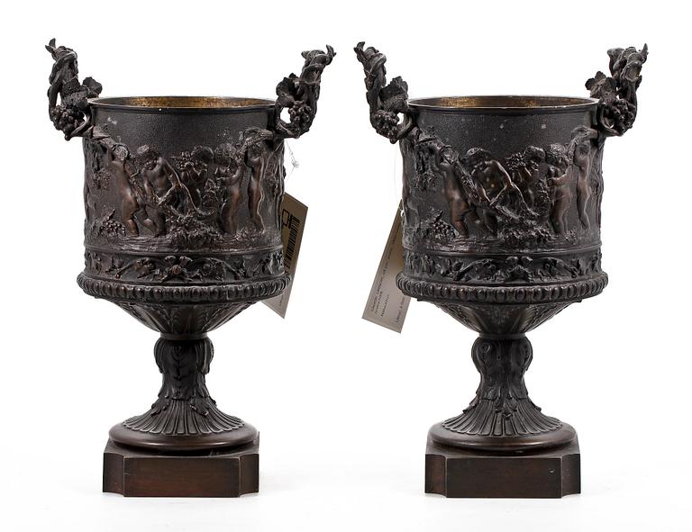 URNOR, ett par, brons, 1800-talets andra hälft.