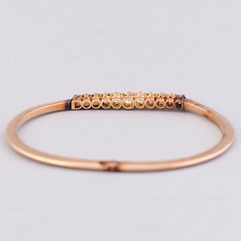 ARMRING, gammalslipade diamanter, 14K (56) guld. Ryssland.