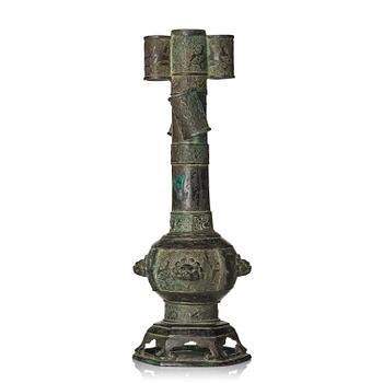 918. A large bronze 'arrow' vase, Touhu, Yuan dynasty (1271-1368).