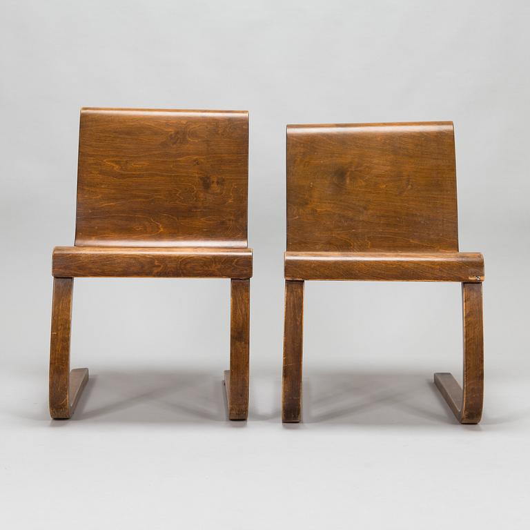 Alvar Aalto, Two 1930's '22' chairs for  O.Y. Huonekalu-ja Rakennustyötehdas A.B.