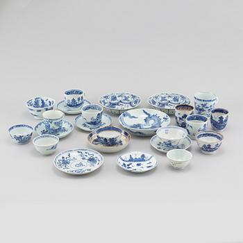 CHINESE PORCELAIN, 24 pieces, 18th/19th century.