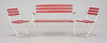 TRÄDGÅRDSSOFFA samt FÄLLSTOLAR, 2 st, 1900-talete mitt.