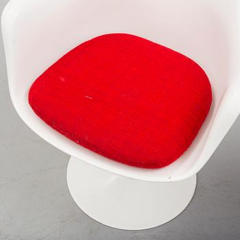 EERO SAARINEN, 6 st "Tulip", karmstolar, Knoll International, modellen formgiven 1956.