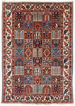 Rug, Bakhtiari, antique/semi-antique, approx. 305 x 215 cm.