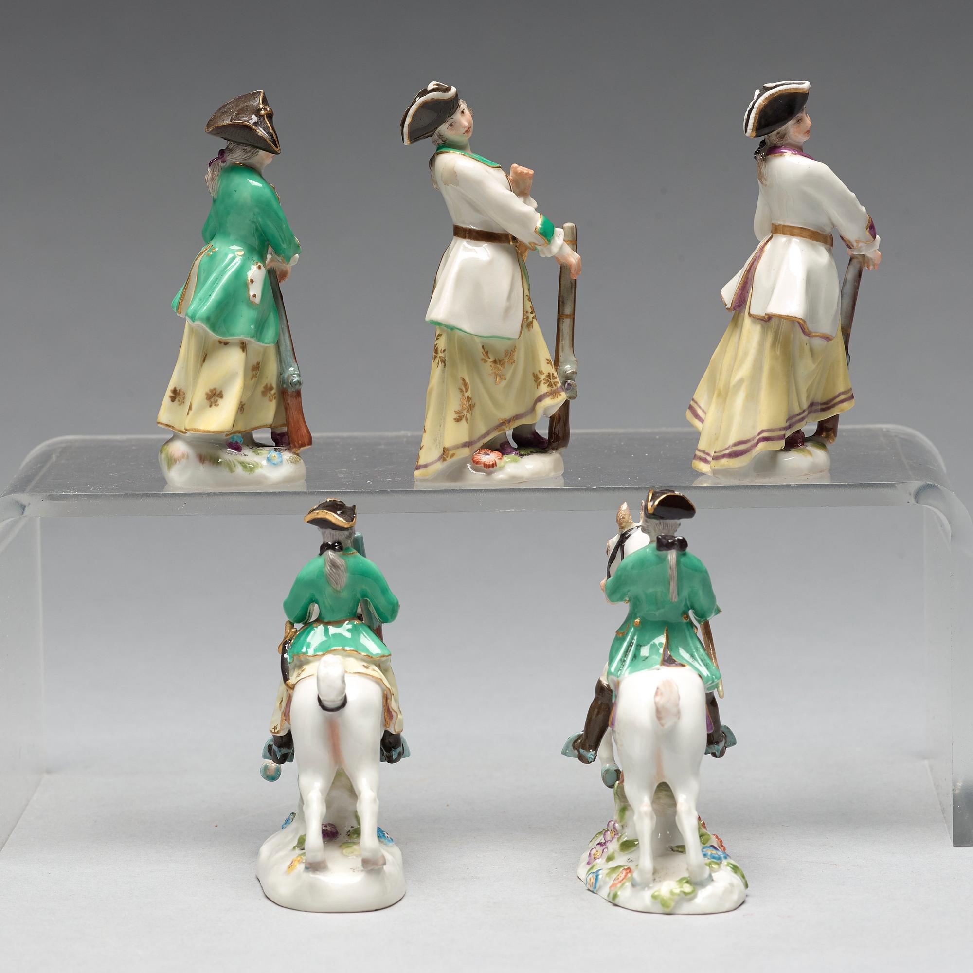 MINIATYR FIGURINER, fem stycken, porslin. Meissen, 1900-tal.