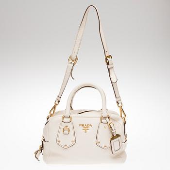 LAUKKU, Prada.