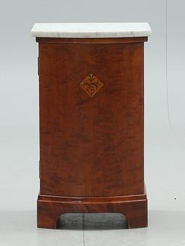 POTTSKÅP, ett par, 1930-tal.
